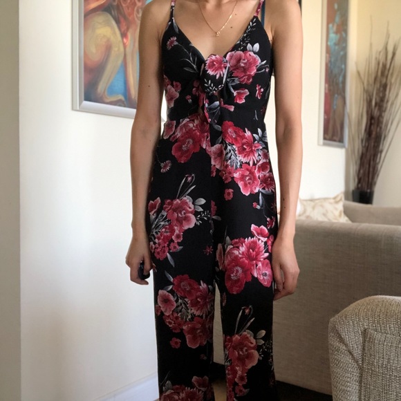 Guess Long Floral Romper. - Picture 7 of 9
